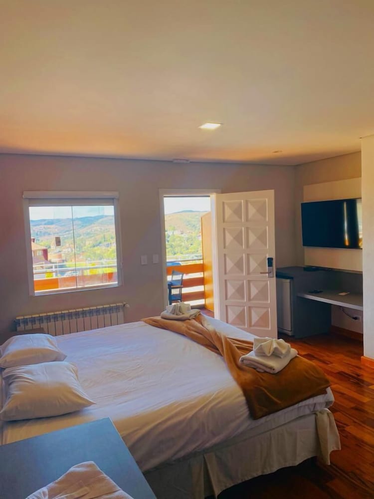Standard Quadruple Room thumbnail 6