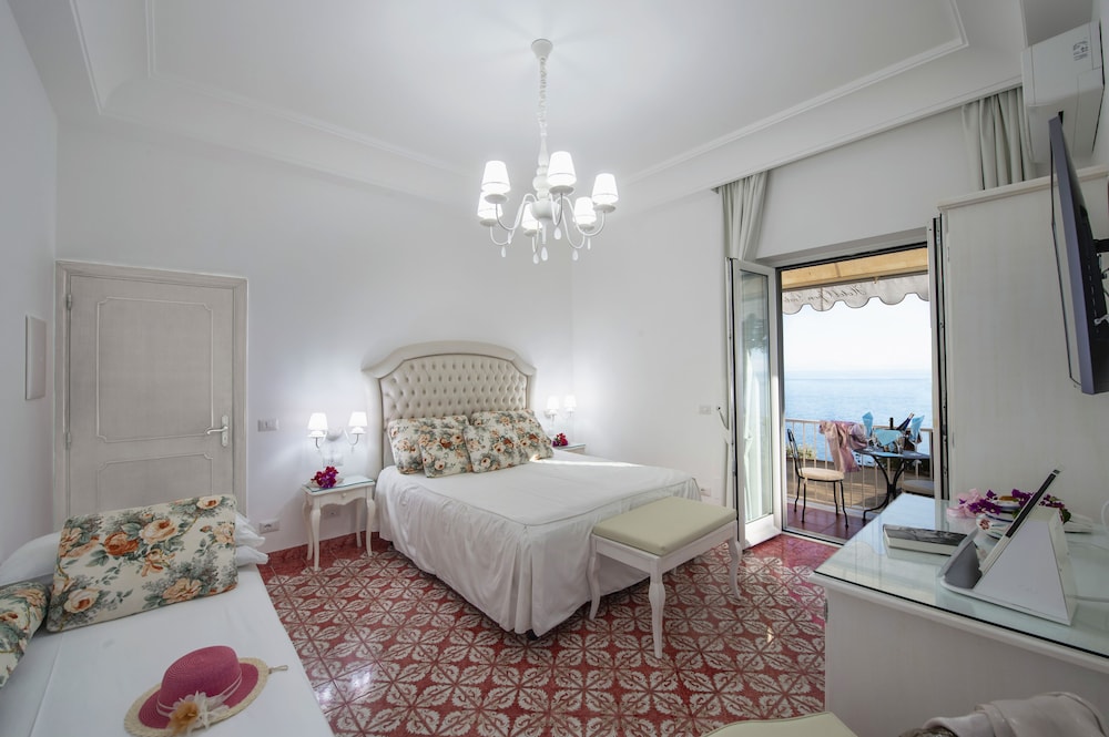 Standard Triple Room, Balcony, Sea View
