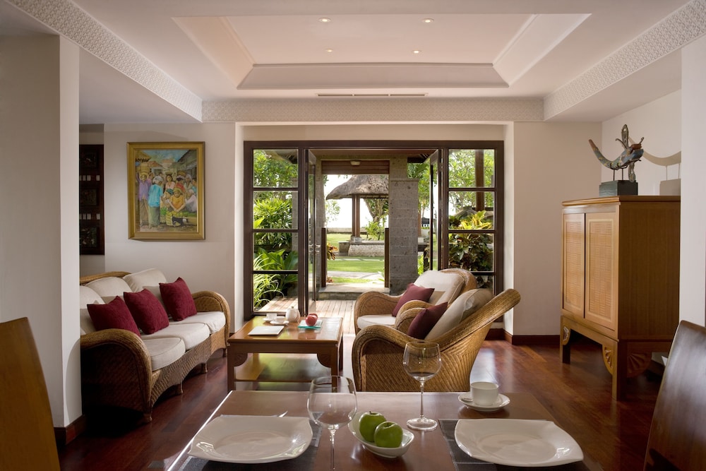Executive Villa, Beach View (Free Return Airport Transfer) photo 2