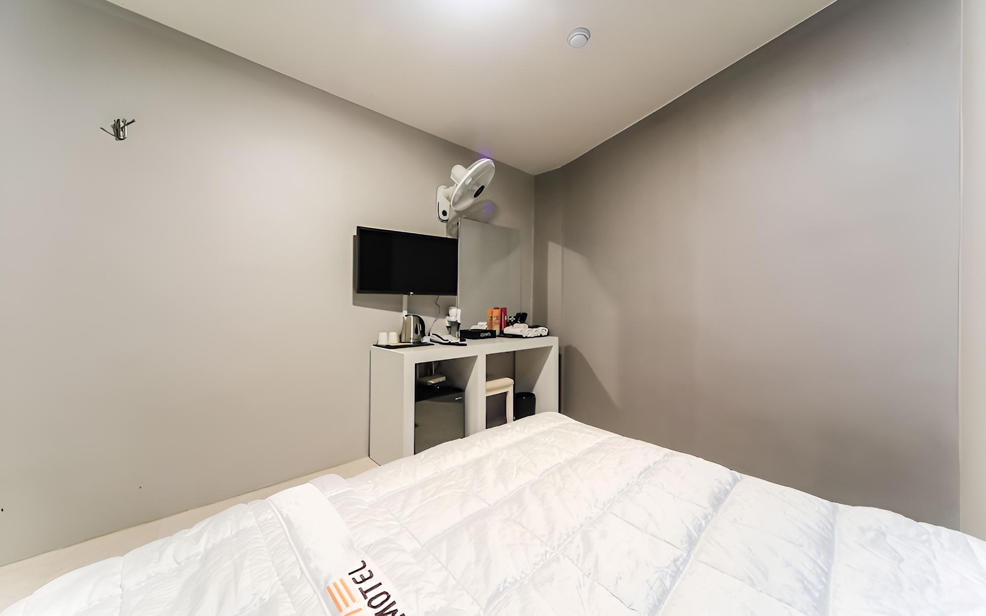 Room (Semi Room) - Photo 4