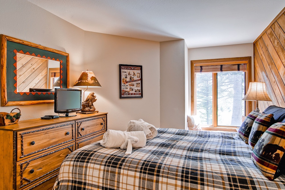 House, Multiple Beds, Mountain View (Three-Bedroom Townhouse)