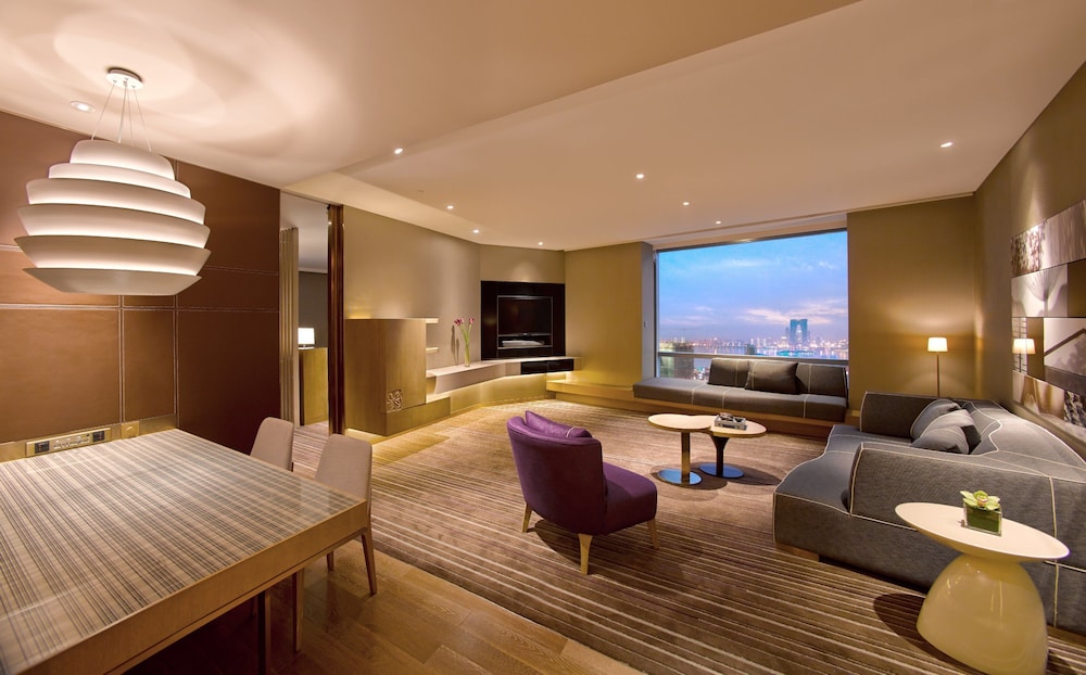 Regency Suite King photo 2