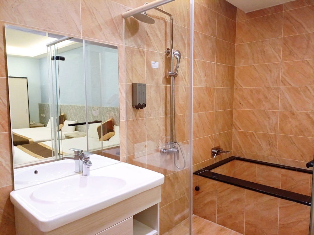Superior Quadruple Room, Bathtub (No window and no balcony) photo 3
