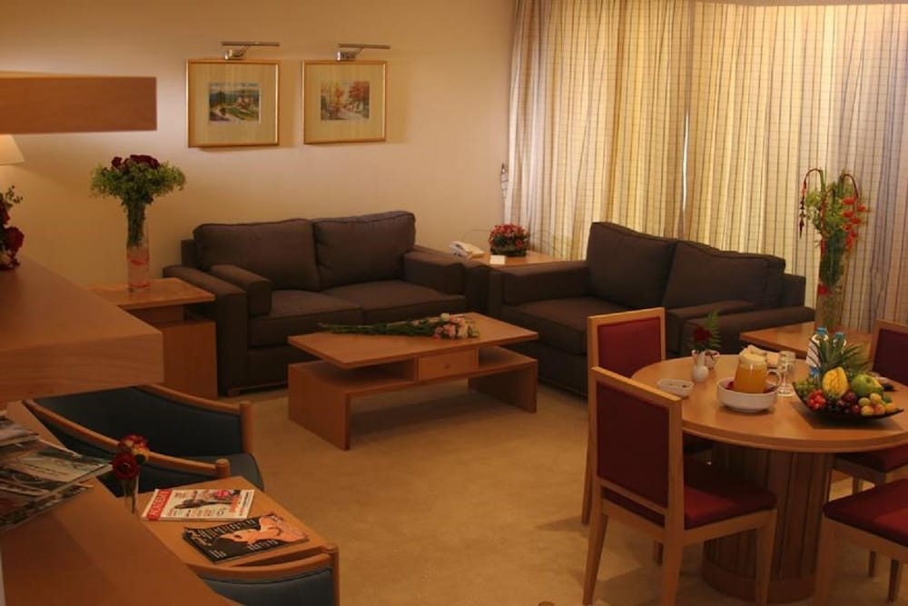 Executive Suite, 1 King Bed, Kitchenette, City View photo 1