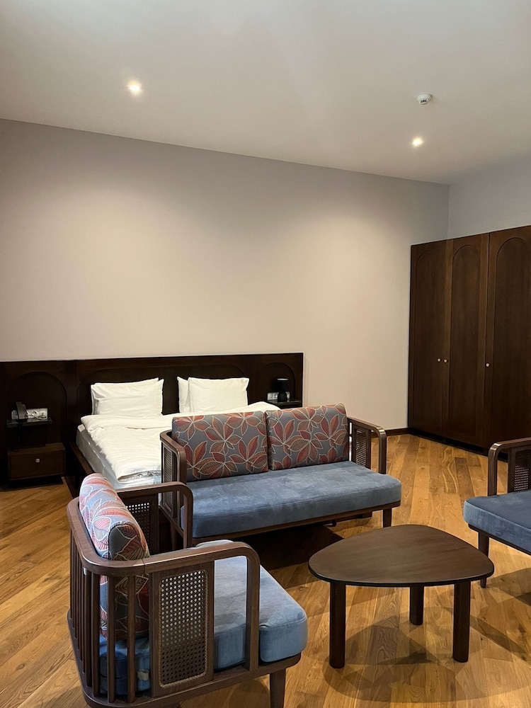 Suite - Photo 2