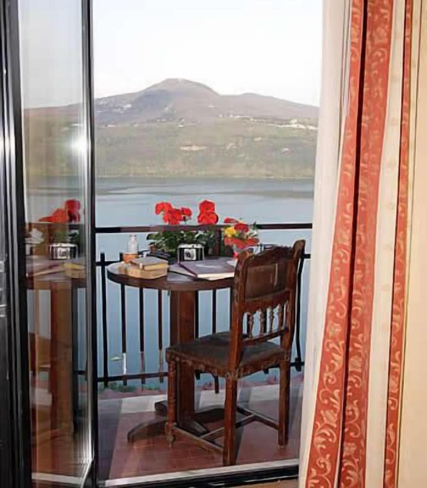 Double Room, Lake View - Photo 9