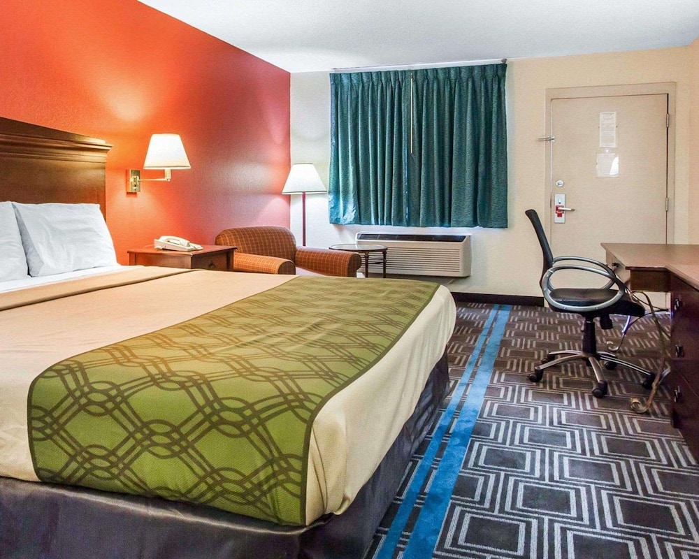 Standard Room, 1 King Bed, Non Smoking - Photo 3