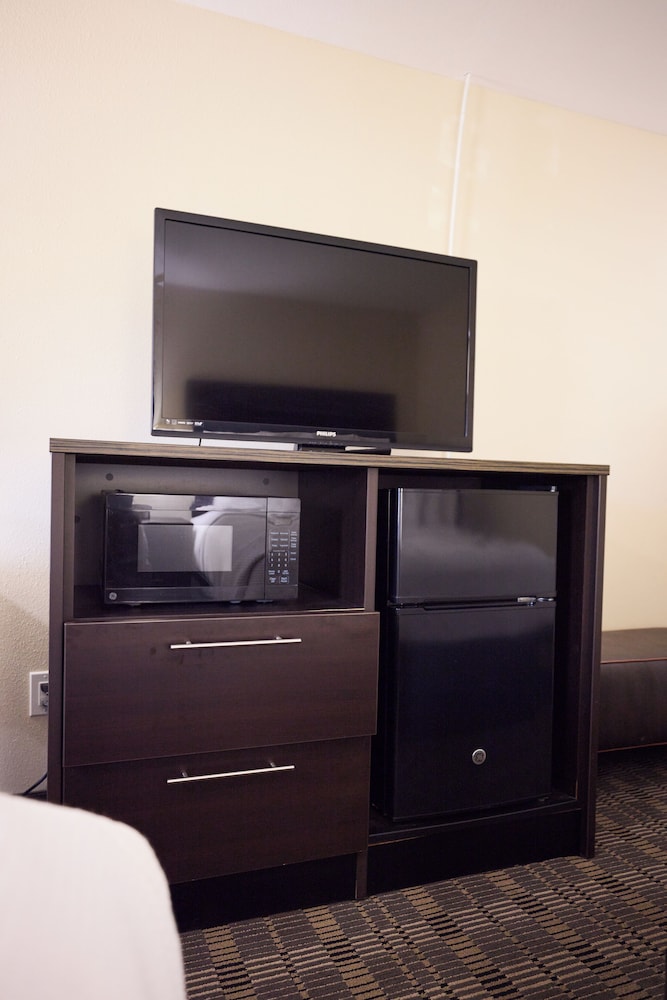 Basic Room, 1 Queen Bed photo 3