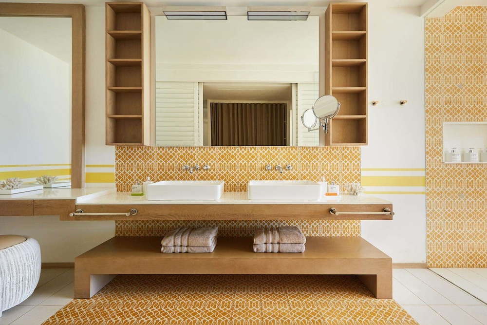 OCEAN JUNIOR SUITE (70 sqm) - Photo 2