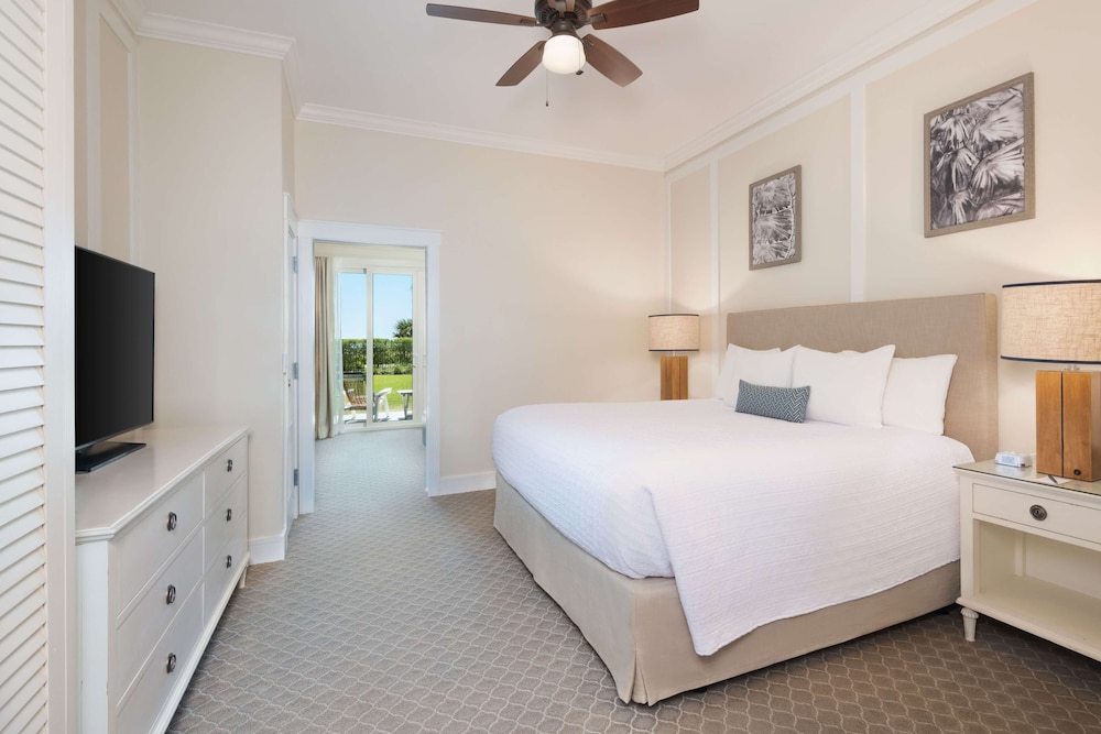 Poolside King Suite photo 1