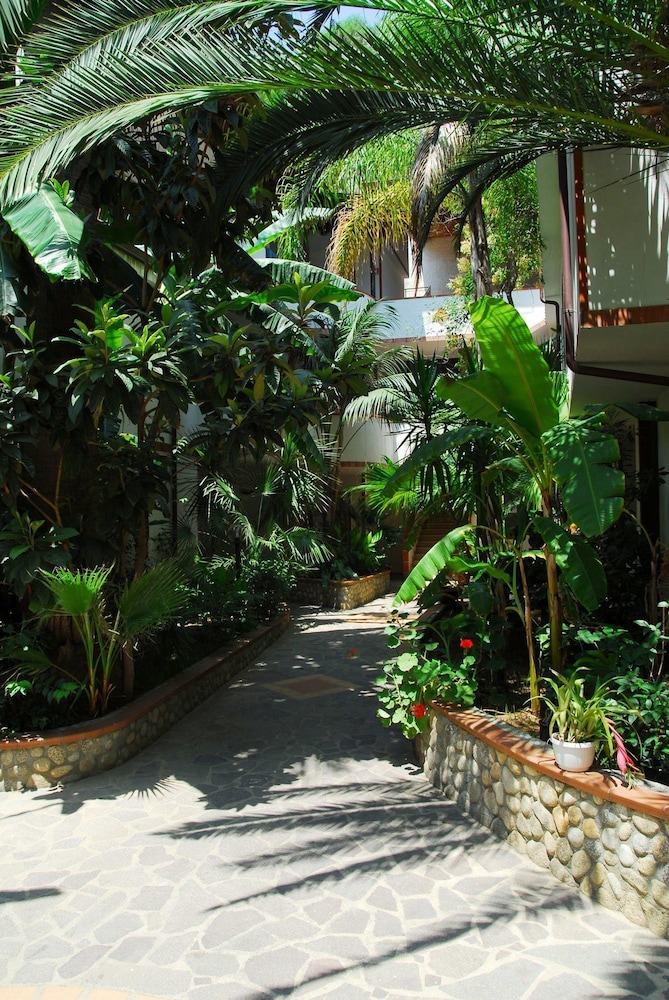 Basic Apartment, 2 Bedrooms, Garden View photo 3