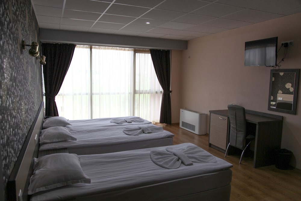 Comfort Triple Room, City View photo 2