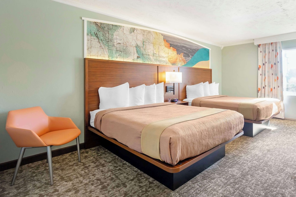 Standard Room, 2 Queen Beds, Non Smoking, Microwave