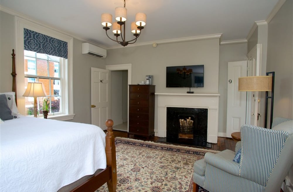 Room, Private Bathroom (9 - Monroe) photo 3