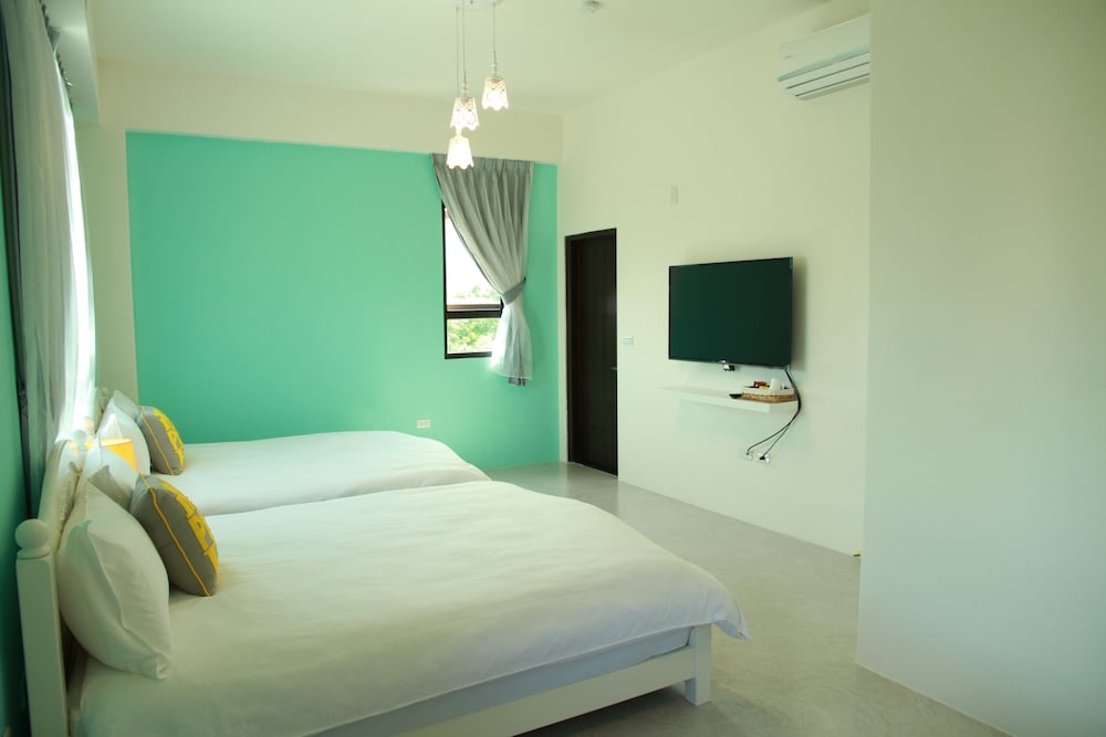Gallery Quadruple Room, 2 Double Beds photo 3