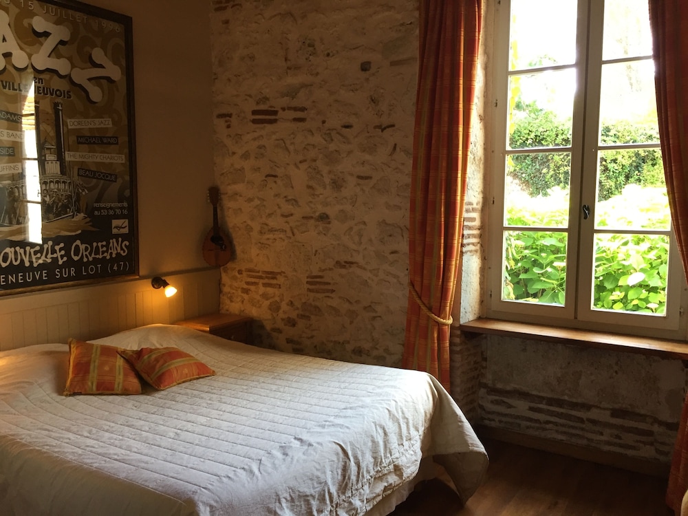 Classic Triple Room, Ensuite, Garden View (Chambre Musique) photo 3