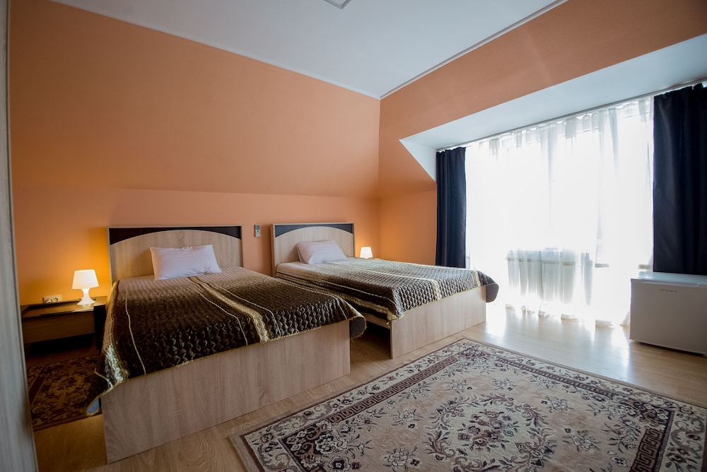 Twin Room, Private Bathroom (Budget) photo 2