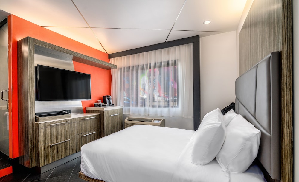 Deluxe Room, 1 Queen Bed