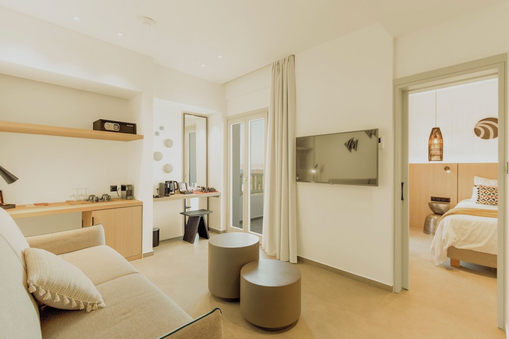 Standard Suite - Photo 15