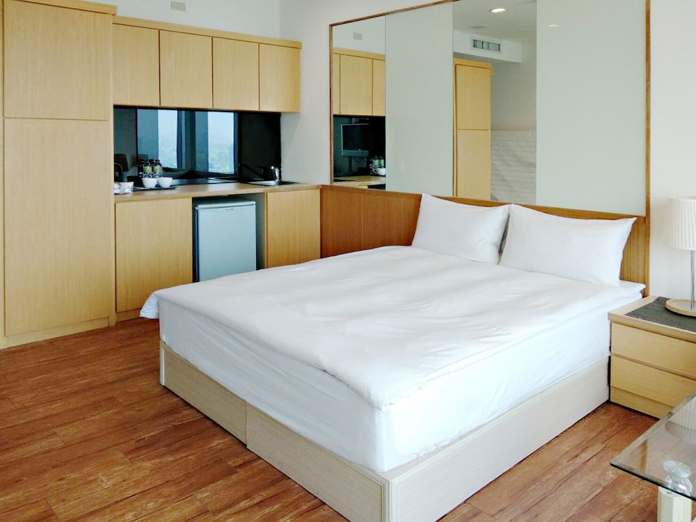 Deluxe Double Room, City View - Photo 10