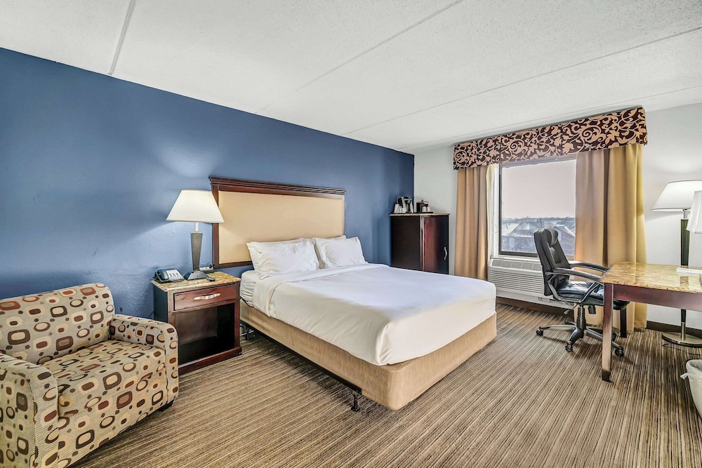 Room, 1 King Bed, Non Smoking - Photo 1