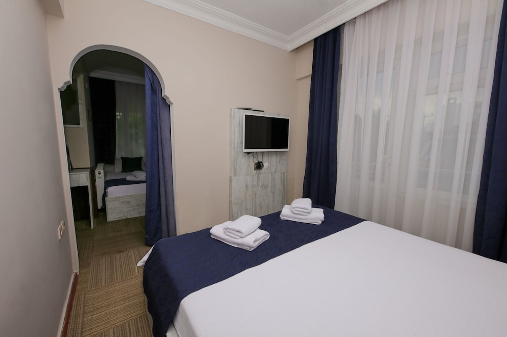 Deluxe Room, Multiple Beds, Smoking, Sea View photo 2