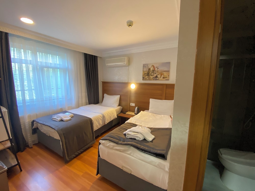 Economy Twin Room photo 1