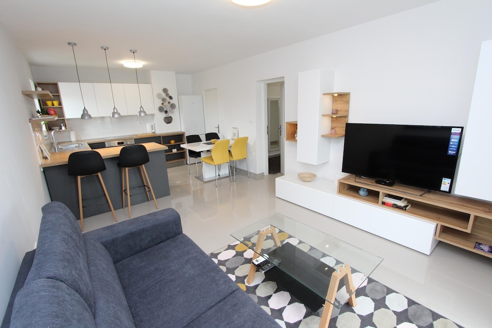 Apartment, 2 Bedrooms - Photo 1