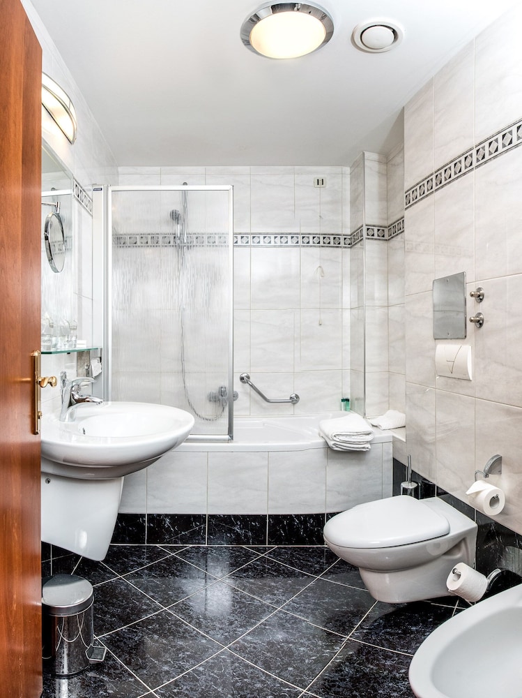 Double Room - Photo 5