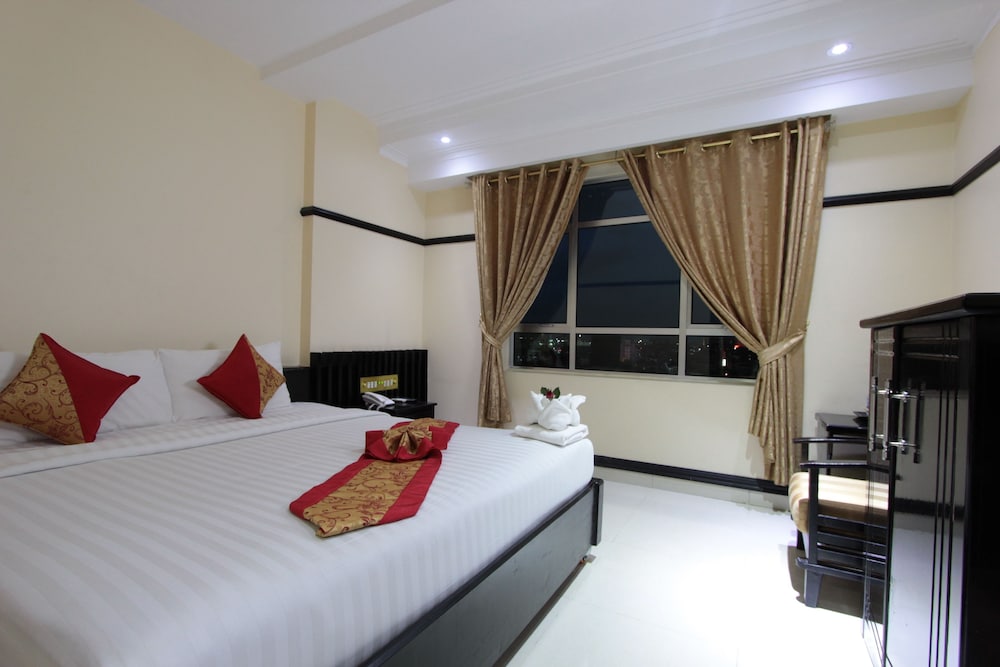 Superior Room, 1 King Bed photo 1