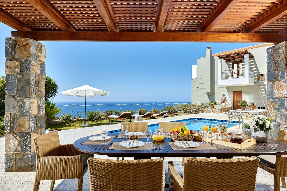 Villa, 3 Bedrooms, Private Pool, Oceanfront (Pitho) photo 2