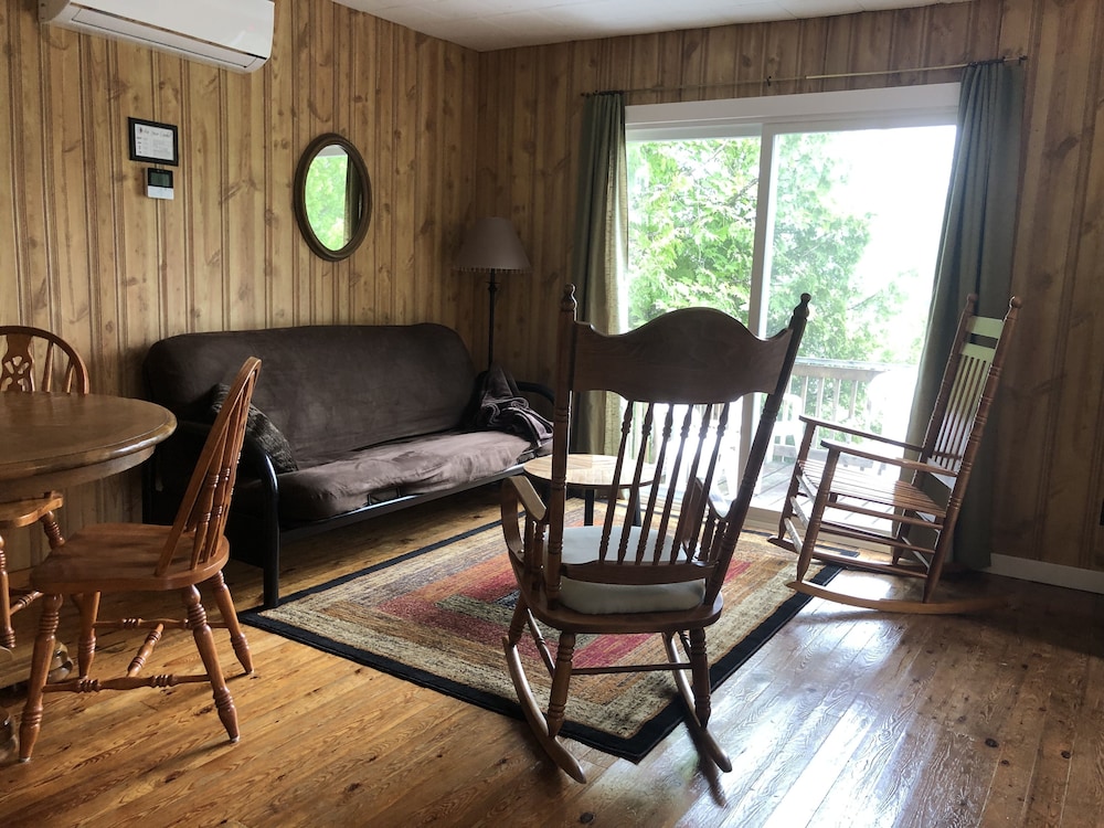 Cottage 5 Waterfront with Wi Fi with TV photo 1