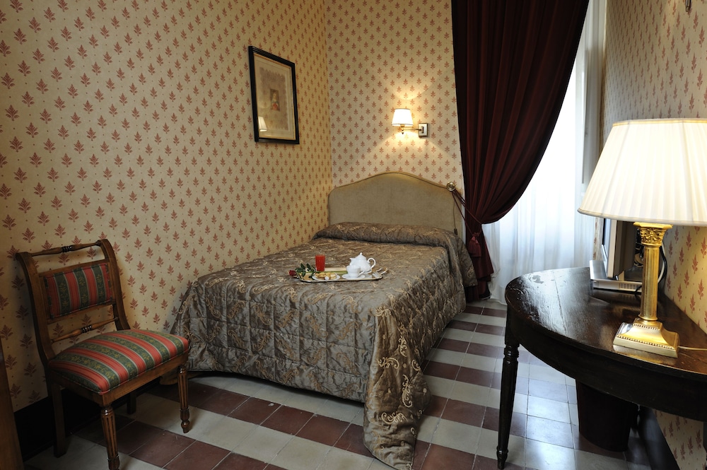 Single Room, 1 Large Twin Bed photo 2