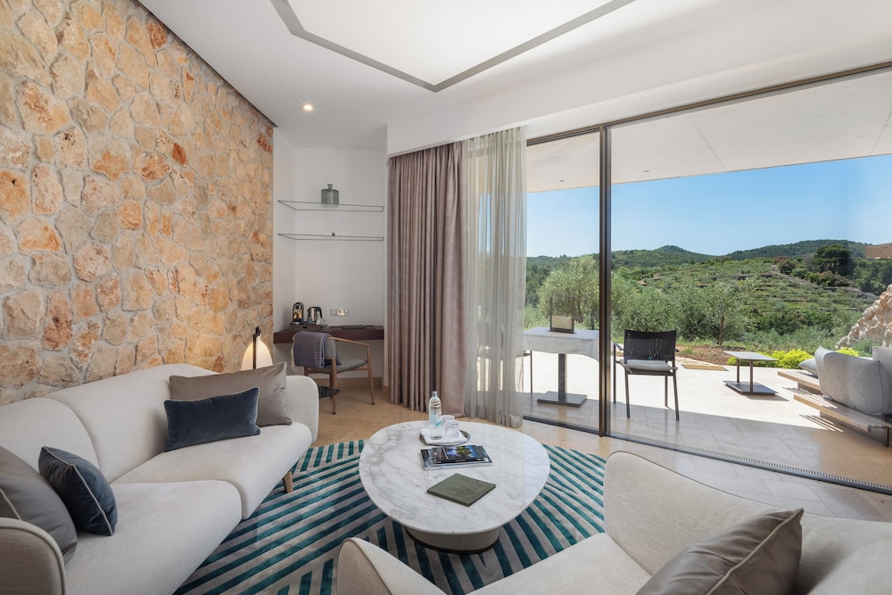 Grand Suite with Terrace and Grove View - Photo 1