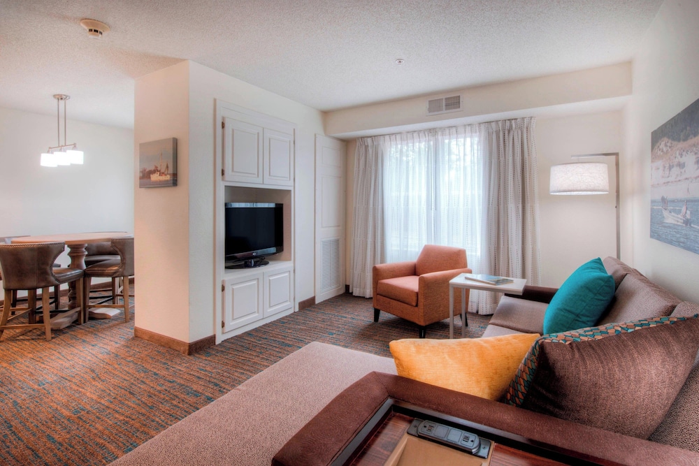 Executive Suite, 1 Bedroom - Photo 1