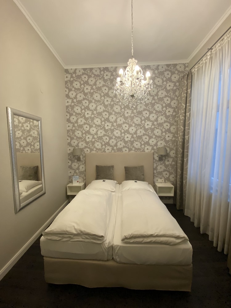 Standard Double Room - Photo 3