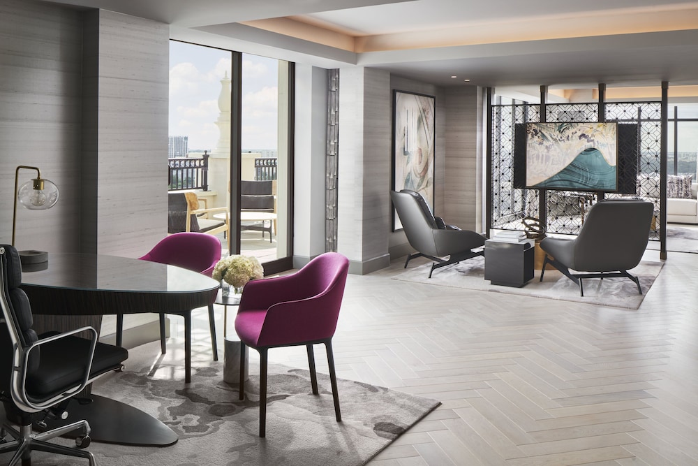 Presidential Suite thumbnail 5