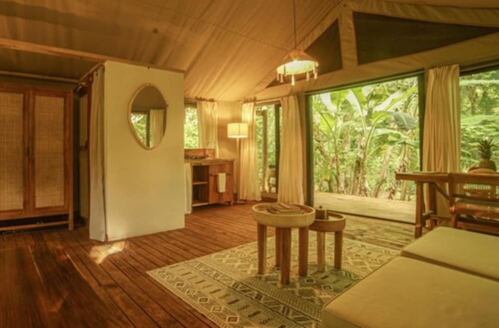 Jungle View Safari Tent with Ensuite Bathroom photo 2