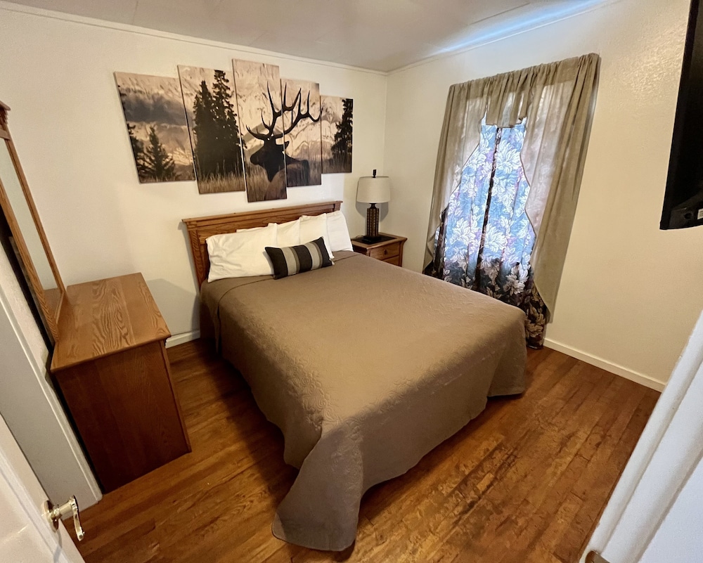 Cottage #10 (Dog-Friendly)