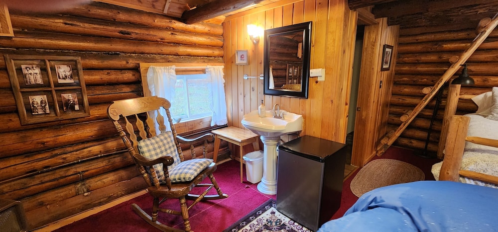 Honeymoon Cabin photo 2