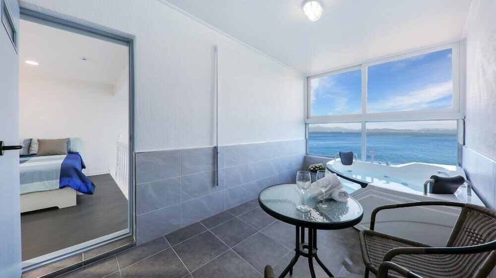 Room (A-201 duplex spa) - Photo 10