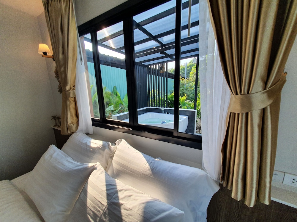 Deluxe Room - Photo 5