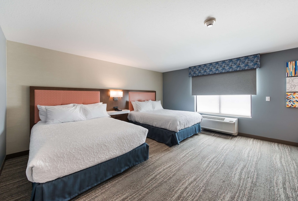 Room, 2 Queen Beds, Accessible, Bathtub