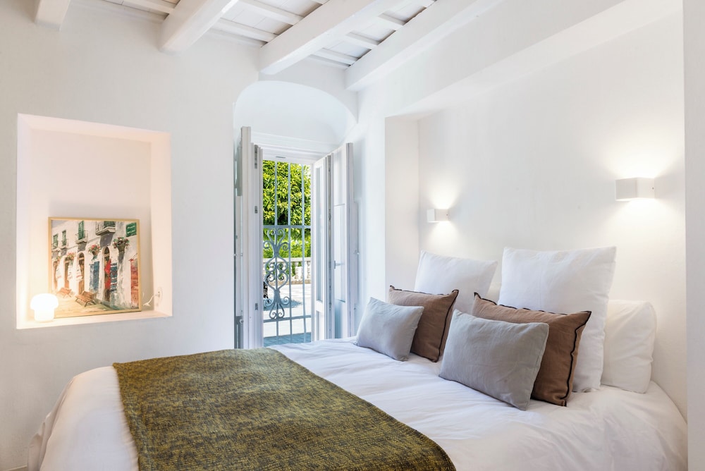 Habitación Superior, Vista a la Colina (Agua)