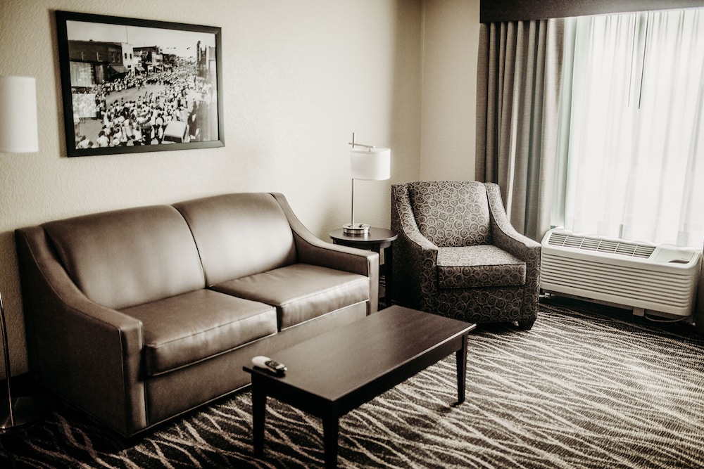 Suite, 1 King Bed with Sofa bed, Non Smoking - Photo 4