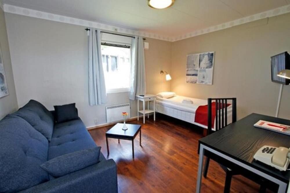 Family Room photo 3