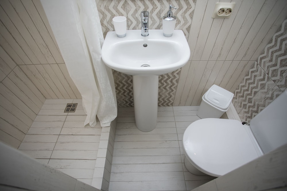 Standard Triple Room, Private Bathroom photo 2