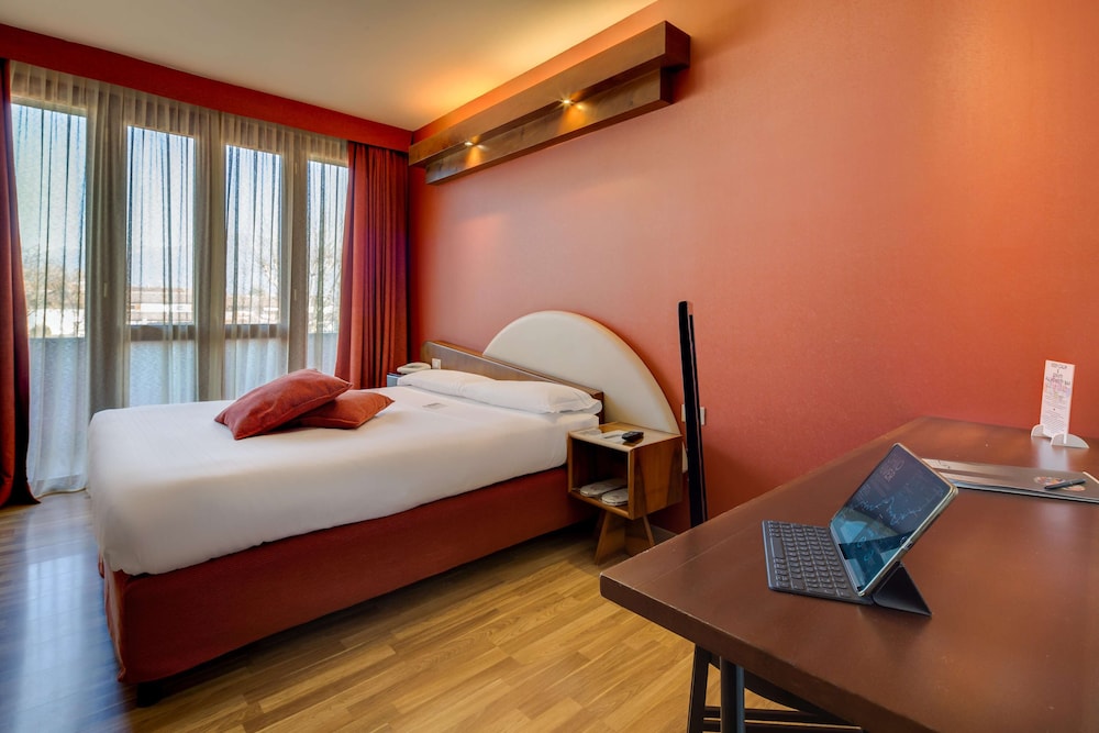 Deluxe Double Room, 1 Queen Bed - Photo 1
