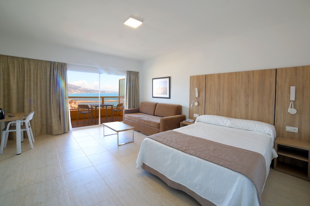 Superior Studio, Terrace, Partial Sea View - Photo 4