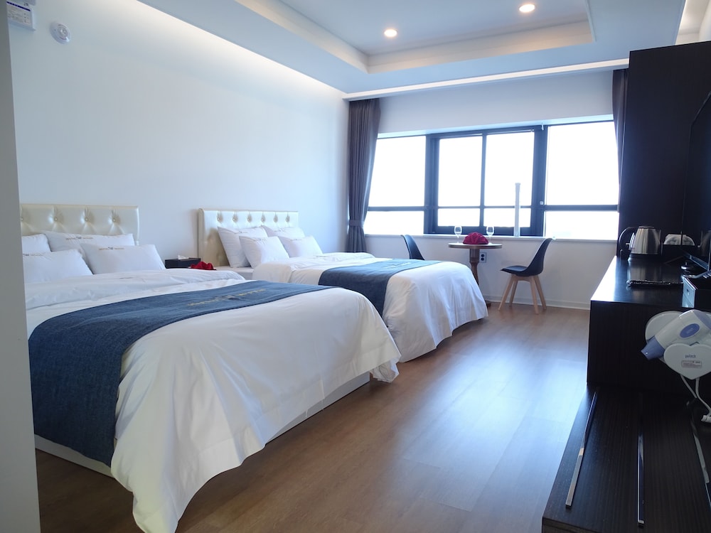Deluxe Twin Room - Photo 7